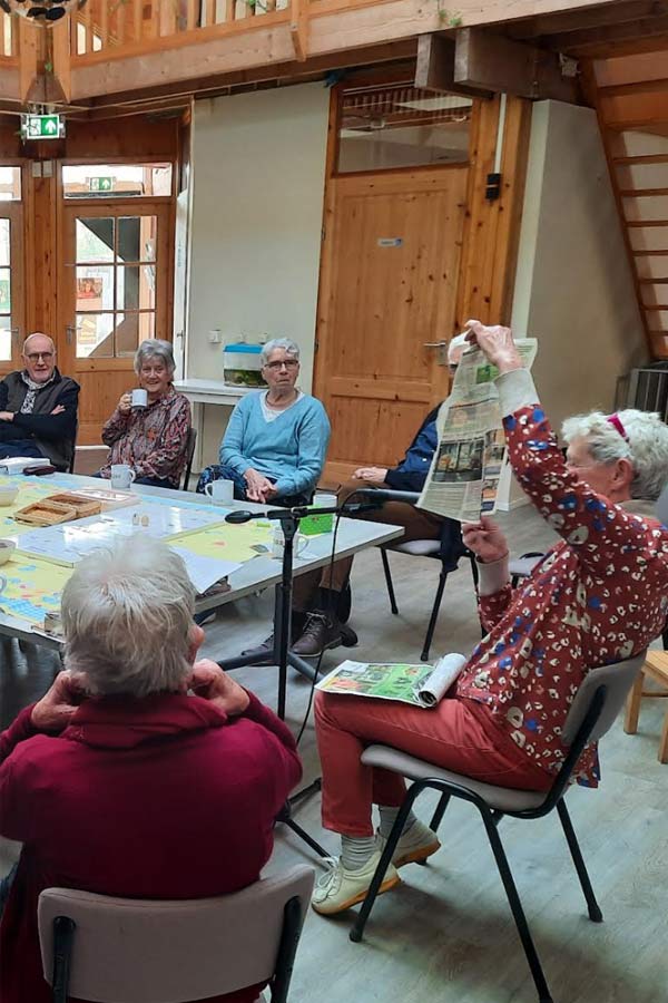 Wij komen twee keer in de maand op zondag bij elkaar. We vieren het leven, we bidden samen.